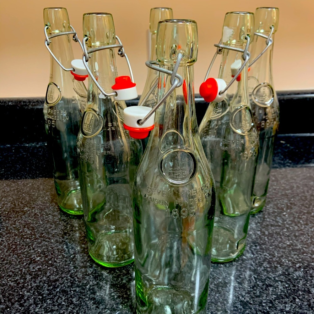 Airtight glass bottle